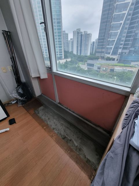 오피스텔 창가 수납장 철거 7